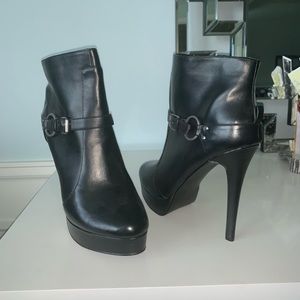 High heel leather black bootie